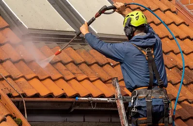 Démoussage et hydrofuge de toiture à Roullens